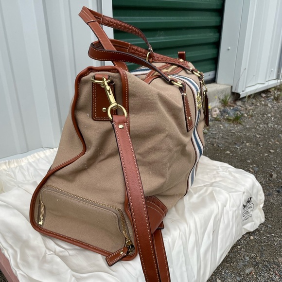 Coach duffle bag excellent condition - Picture 2 of 2